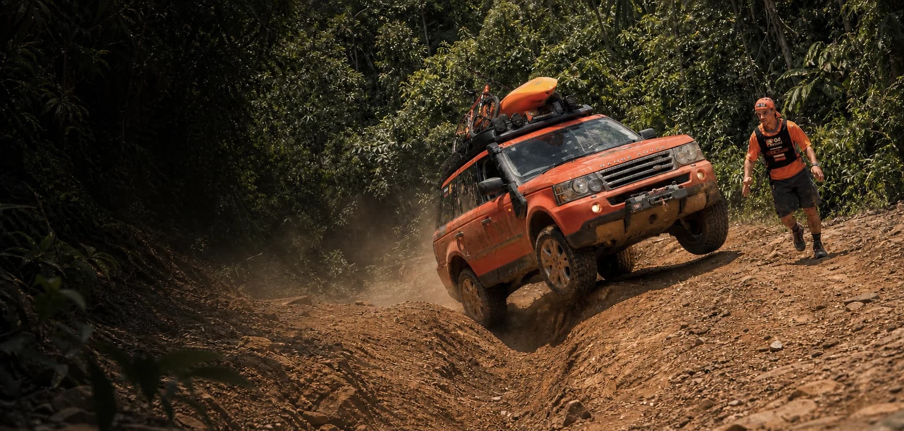 G4 Challenge Range Rover Sport L320 cross-axled in a tropical dirt obstacle